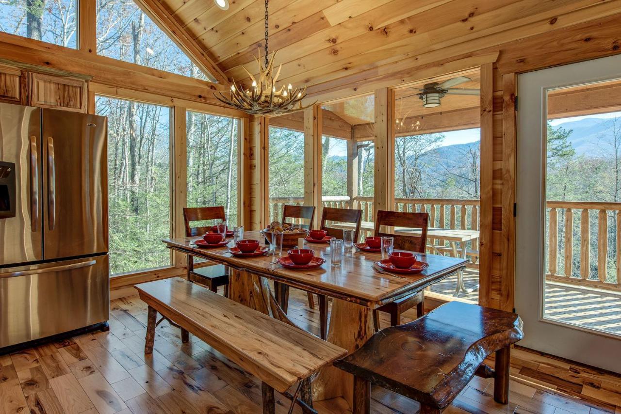 Rocky Top Lookout, 4 BR, Theater, Arcade, Bumper Pool, Hot Tub, Sleeps 12 Gatlinburg Buitenkant foto