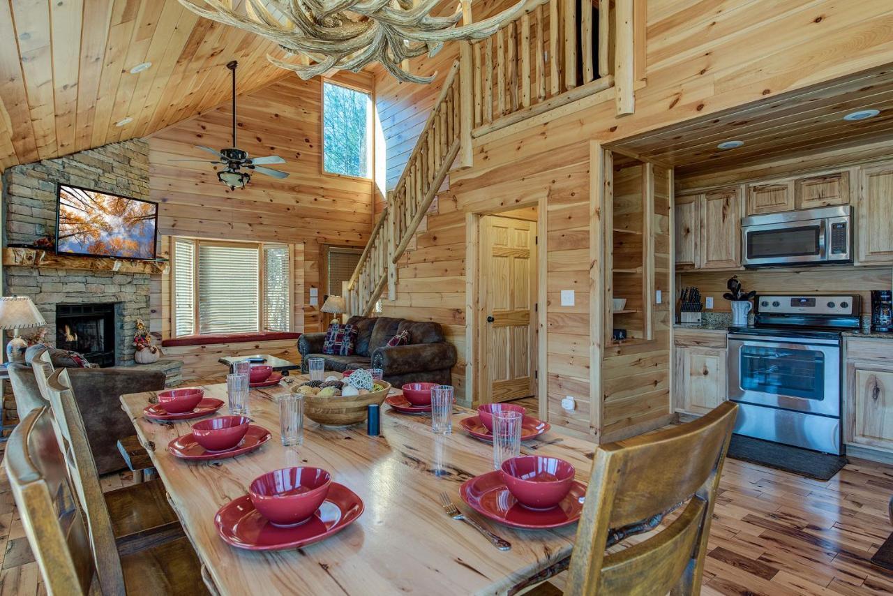 Rocky Top Lookout, 4 BR, Theater, Arcade, Bumper Pool, Hot Tub, Sleeps 12 Gatlinburg Buitenkant foto