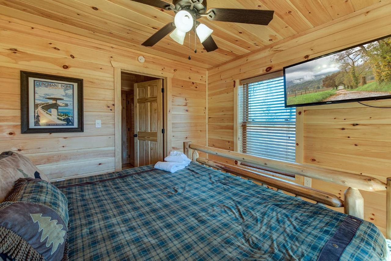 Rocky Top Lookout, 4 BR, Theater, Arcade, Bumper Pool, Hot Tub, Sleeps 12 Gatlinburg Buitenkant foto