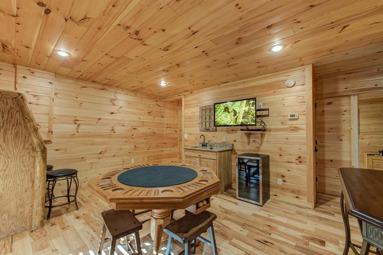 Rocky Top Lookout, 4 BR, Theater, Arcade, Bumper Pool, Hot Tub, Sleeps 12 Gatlinburg Buitenkant foto