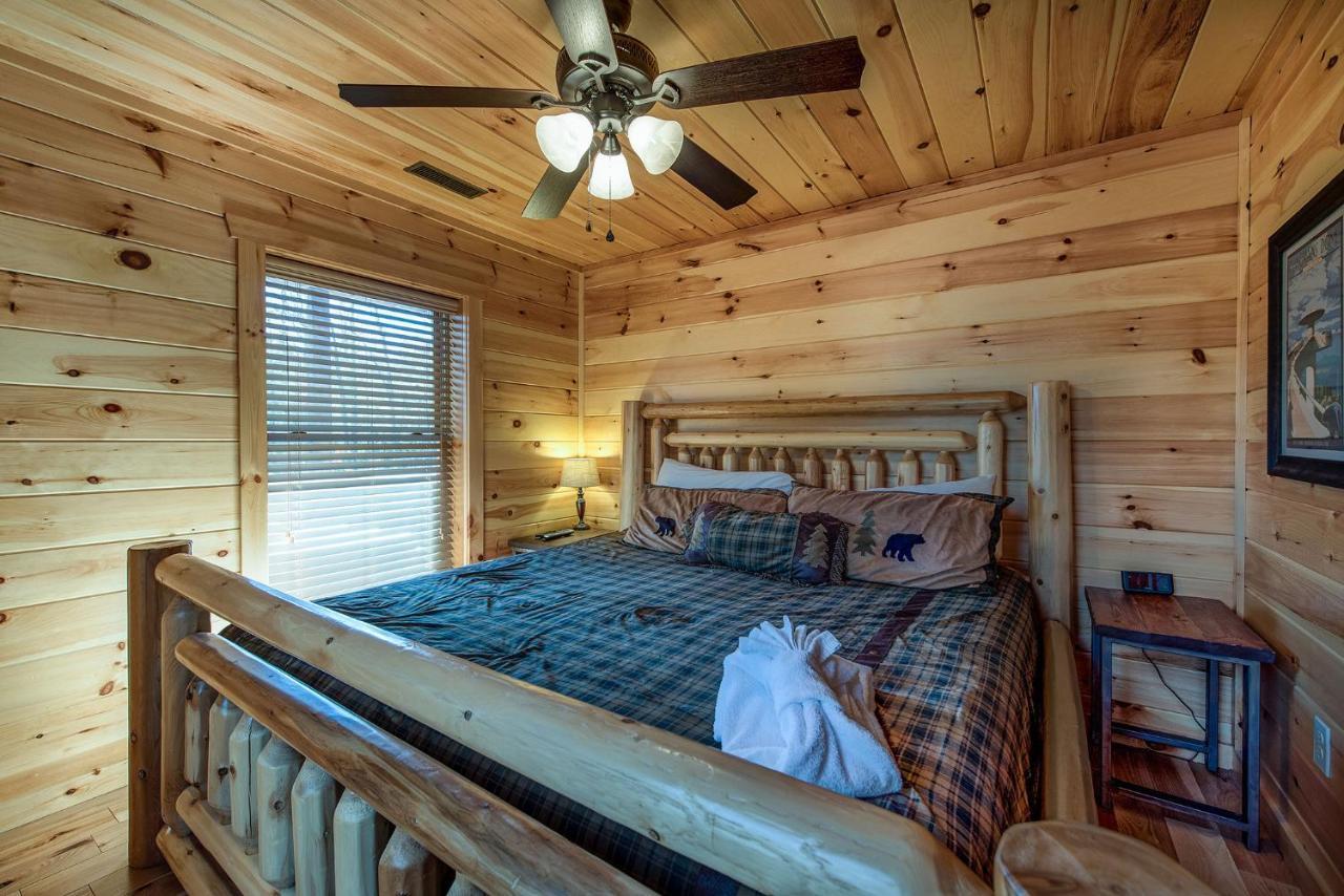 Rocky Top Lookout, 4 BR, Theater, Arcade, Bumper Pool, Hot Tub, Sleeps 12 Gatlinburg Buitenkant foto