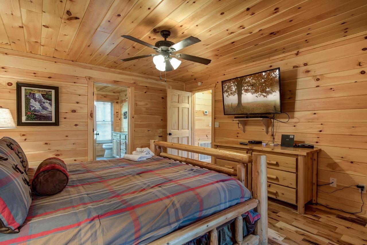 Rocky Top Lookout, 4 BR, Theater, Arcade, Bumper Pool, Hot Tub, Sleeps 12 Gatlinburg Buitenkant foto