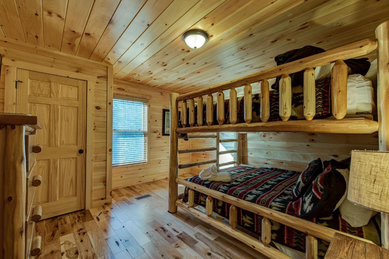 Rocky Top Lookout, 4 BR, Theater, Arcade, Bumper Pool, Hot Tub, Sleeps 12 Gatlinburg Buitenkant foto