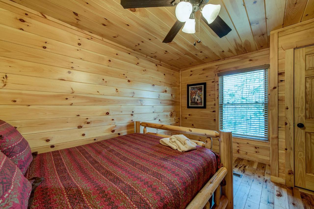 Rocky Top Lookout, 4 BR, Theater, Arcade, Bumper Pool, Hot Tub, Sleeps 12 Gatlinburg Buitenkant foto