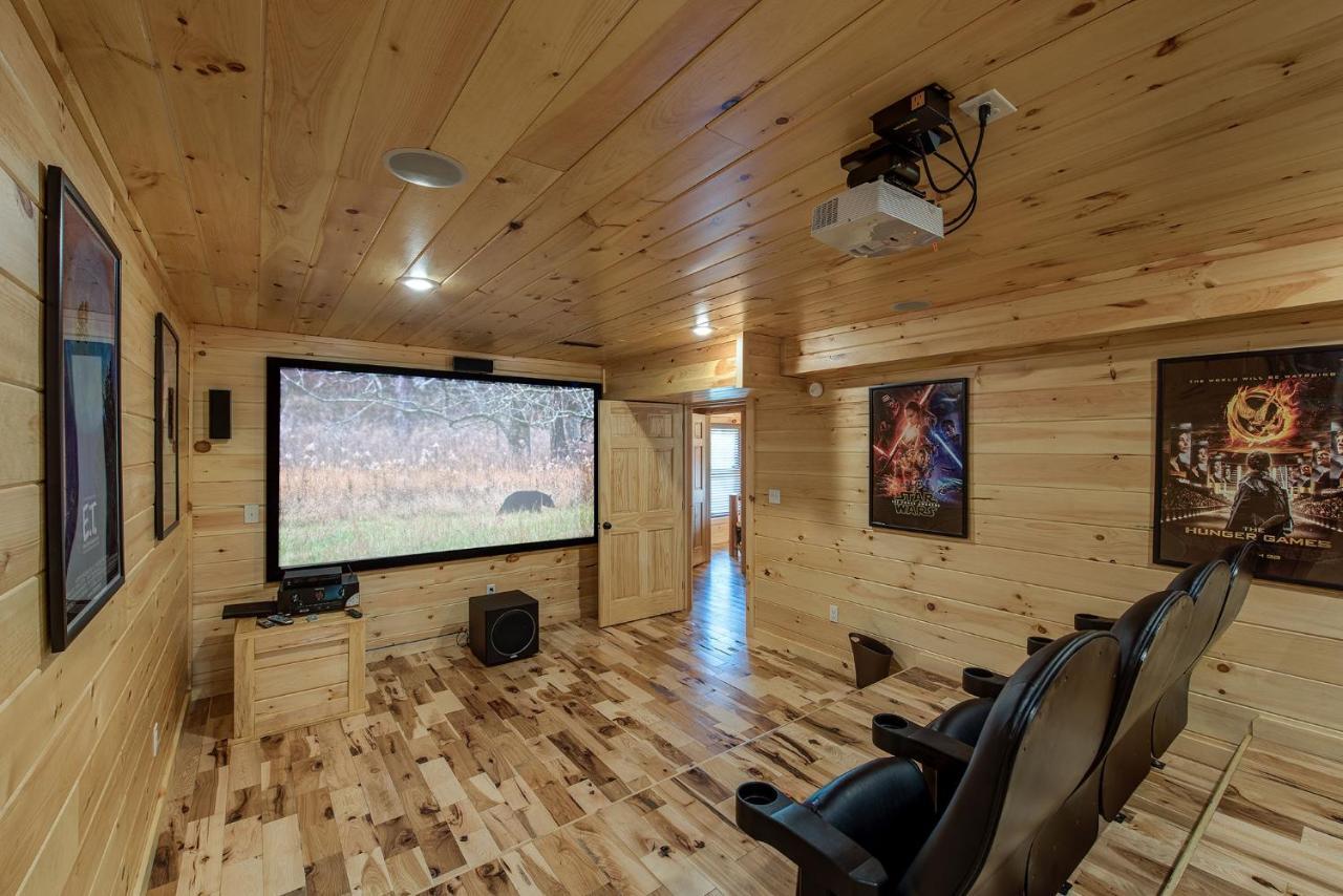 Rocky Top Lookout, 4 BR, Theater, Arcade, Bumper Pool, Hot Tub, Sleeps 12 Gatlinburg Buitenkant foto