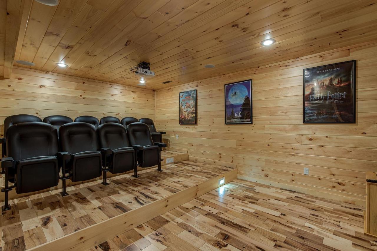 Rocky Top Lookout, 4 BR, Theater, Arcade, Bumper Pool, Hot Tub, Sleeps 12 Gatlinburg Buitenkant foto