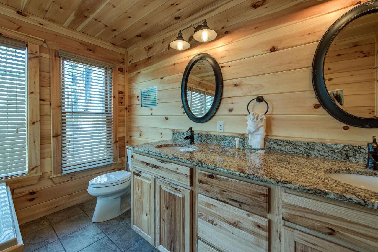 Rocky Top Lookout, 4 BR, Theater, Arcade, Bumper Pool, Hot Tub, Sleeps 12 Gatlinburg Buitenkant foto