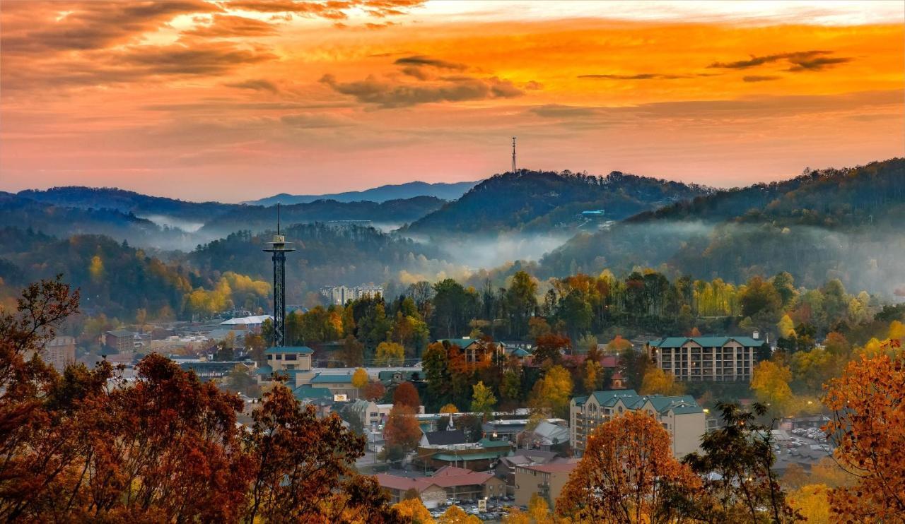 Rocky Top Lookout, 4 BR, Theater, Arcade, Bumper Pool, Hot Tub, Sleeps 12 Gatlinburg Buitenkant foto
